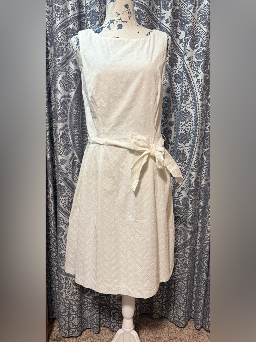 Anne Klein white Textured Sleeveless Mini Dress with Self-Tie Belt(10)